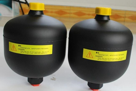 活塞式蓄能器操作時應該需要注意幾點事項？