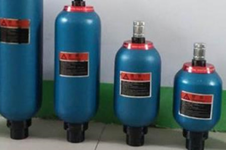 蓄能器為什么不能水平安裝？理由很簡單！