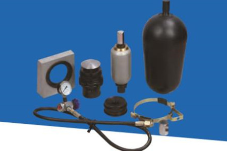 蓄能器出現(xiàn)油箱噴油的現(xiàn)象,如何解決?