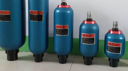 清理隔膜式蓄能器時(shí)需注意哪些事項(xiàng)？